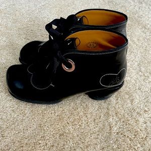 Size 8.5 John Fluevog Ankle boots. Worn once. Gorgeous!!!